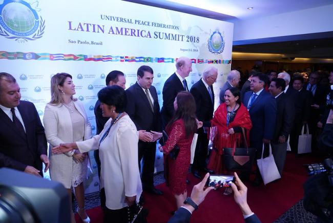Latin America Summit Begins Amid Warmth and Hope