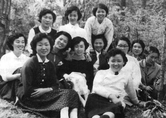 A group of women posing for a photo

Description automatically generated