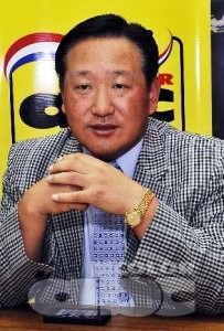 Infighting for control of Moonies -- Interview with Dong Mo Shin